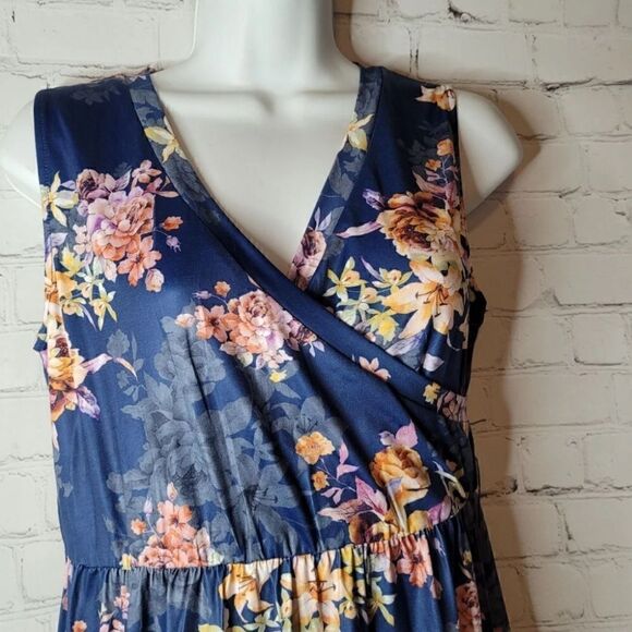 Women's Cross Front Floral Dress Small - Picture 2 of 5